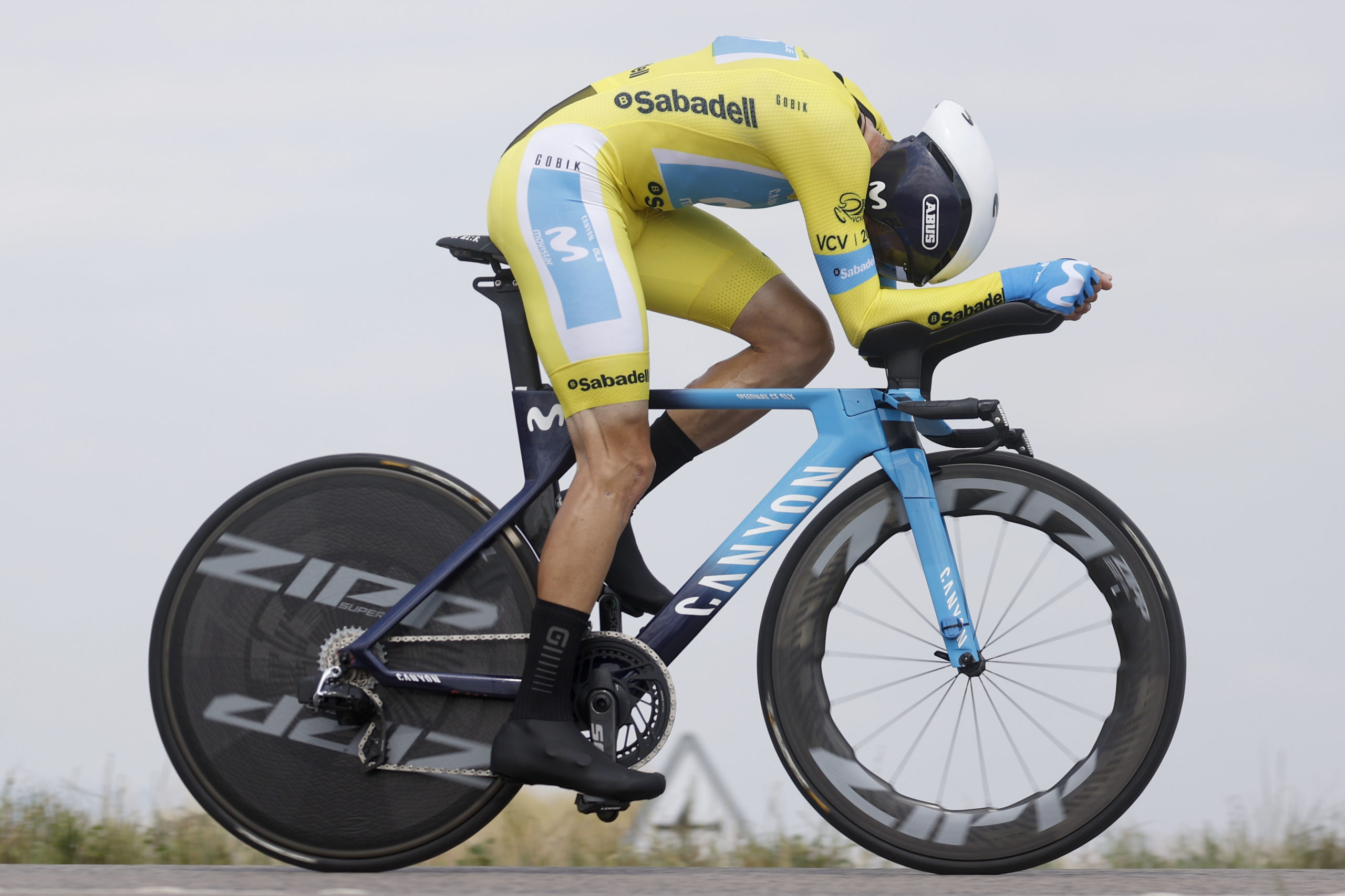 Puncture erases Enric Mas' GC chance at Vuelta CV TT | Movistar Team