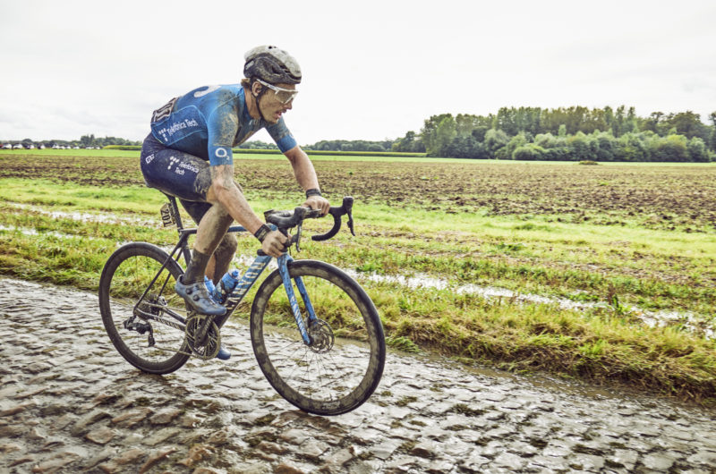 Imagen de la noticia ‛Paris-Roubaix charity auction: Last few days to big for our worn + signed jerseys’
