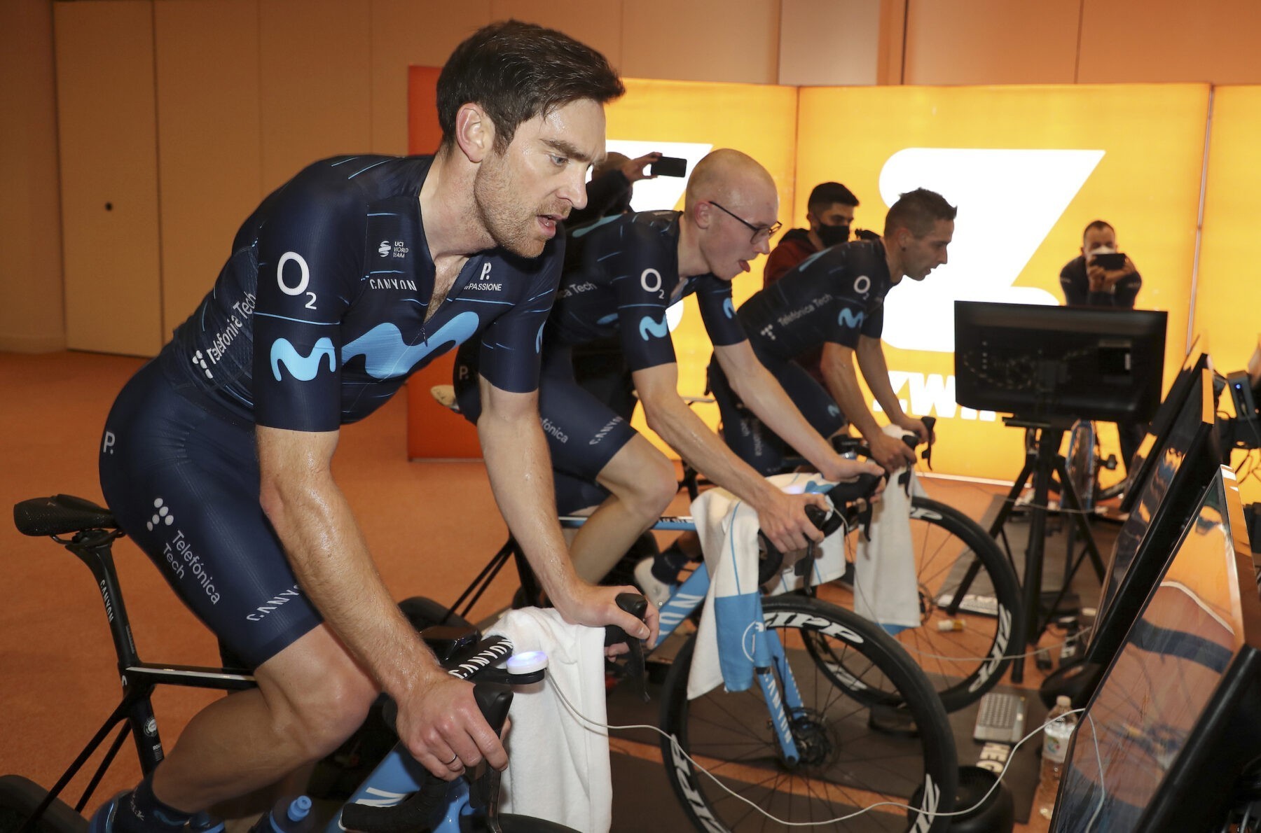 Movistar eTeam competes at Zwift Racing League from Almería camp