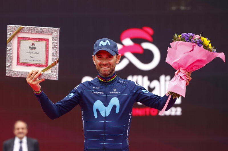 Imagen de la noticia ‛Valverde ends 11th overall, receives tribute after his last Giro’
