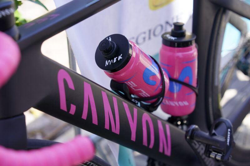 News' image‛Regalo exprés: Gana 3 bidones Elite FLY firmados por el equipo vencedor del Giro Donne’