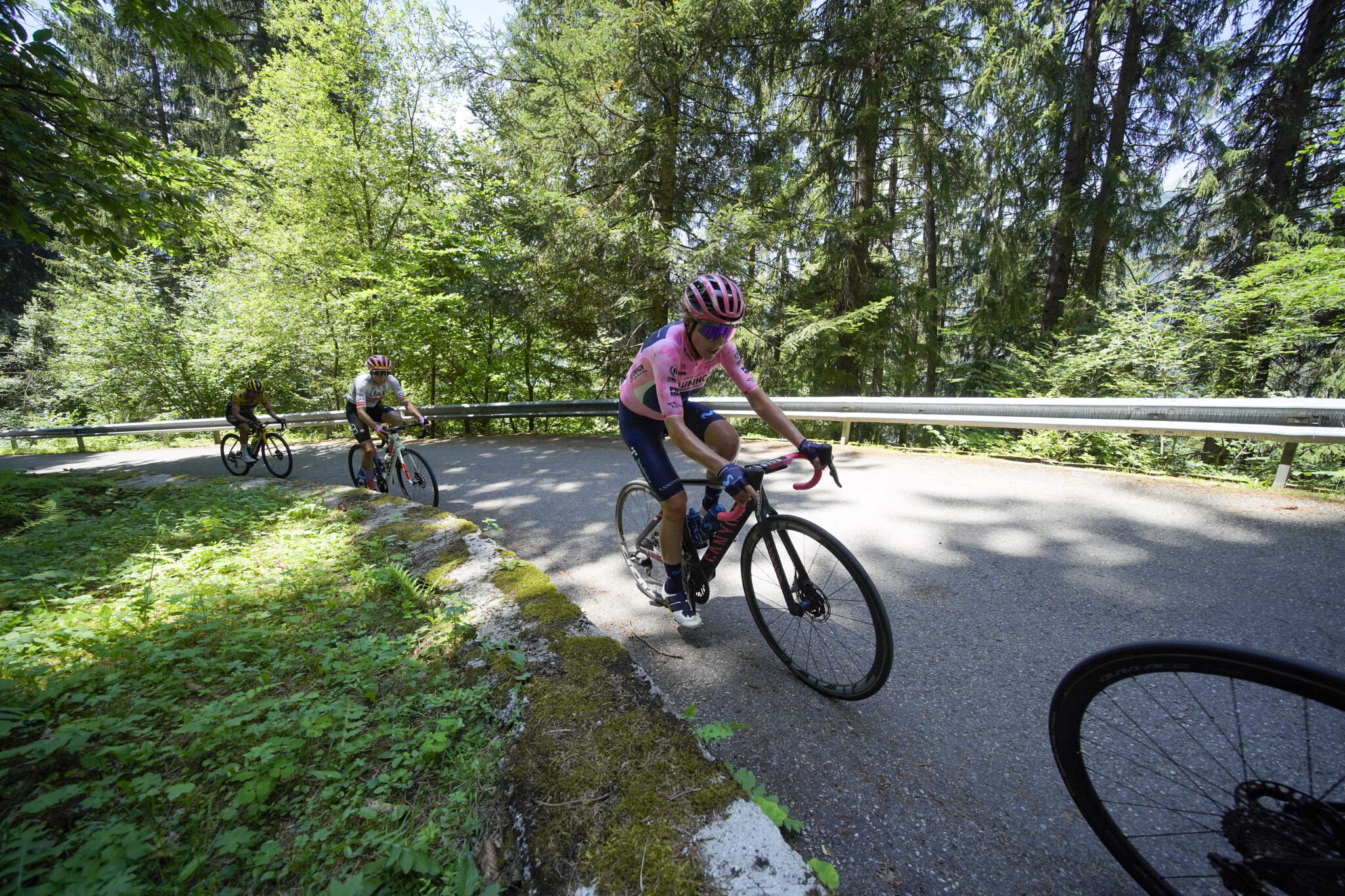 Annemiek van Vleuten and Movistar Team triumph at the Giro Donne 2022