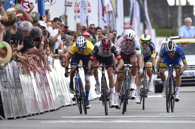 Imagen de la noticia ‛Aranburu -3rd in Malemort-, Movistar Team retain GC lead in Limousin after crazy Queen stage’