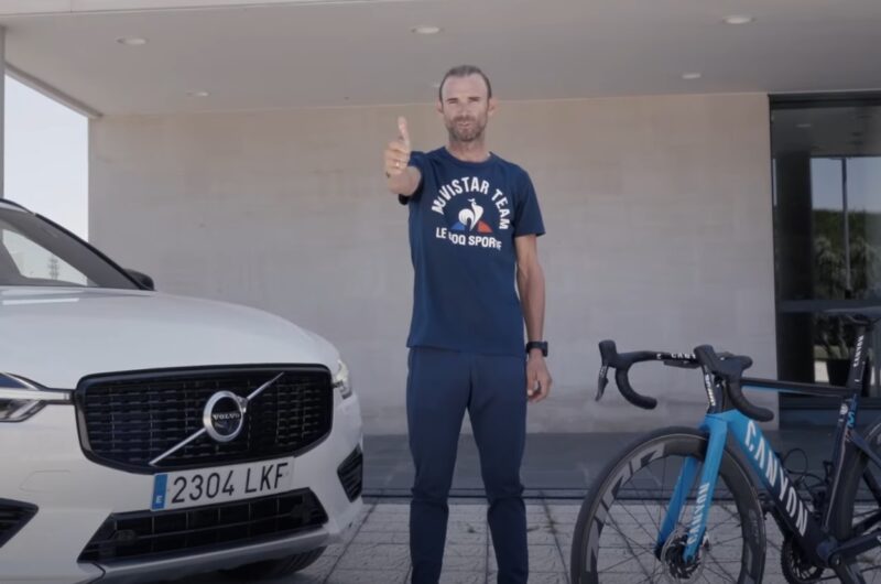 Imagen de la noticia ‛Alejandro Valverde leads road safety campaign #RodamosJuntos during 2022 La Vuelta (in Spanish)’