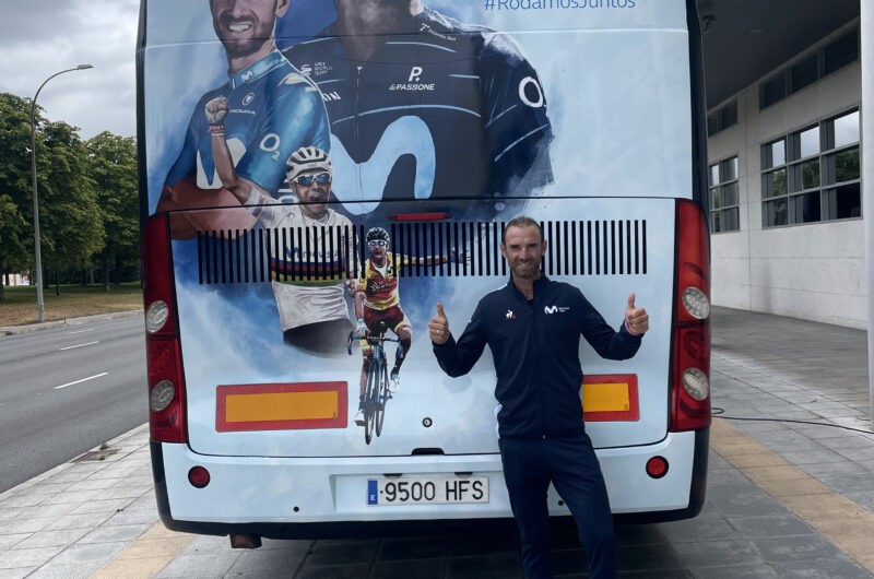 Imagen de la noticia ‛Big Valverde tribute painted on Movistar Team bus for 2022 La Vuelta’