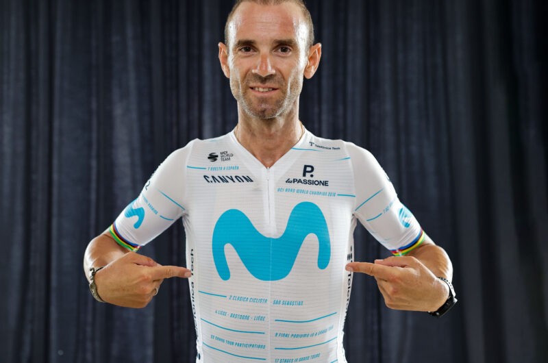 Imagen de la noticia ‛Movistar Team dedicates 2022 La Vuelta jersey to Alejandro Valverde’