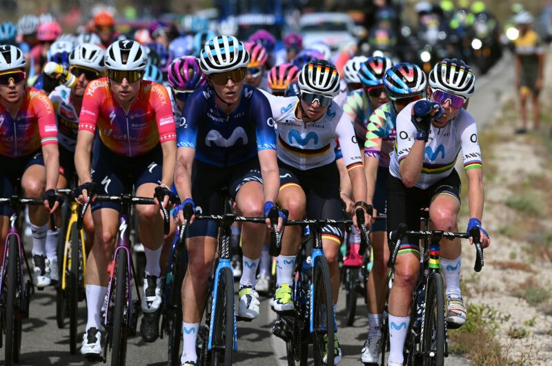 News' image‛Susto para Biannic en el inicio de la 2ª etapa; las Movistar Team salvan el primer sprint’