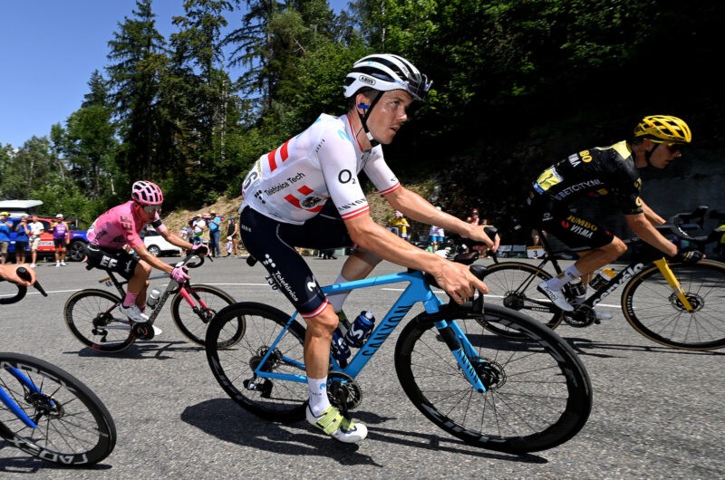 Imagen de la noticia ‛Mühlberger tries his way from the break on tough Queen stage to Courchevel’