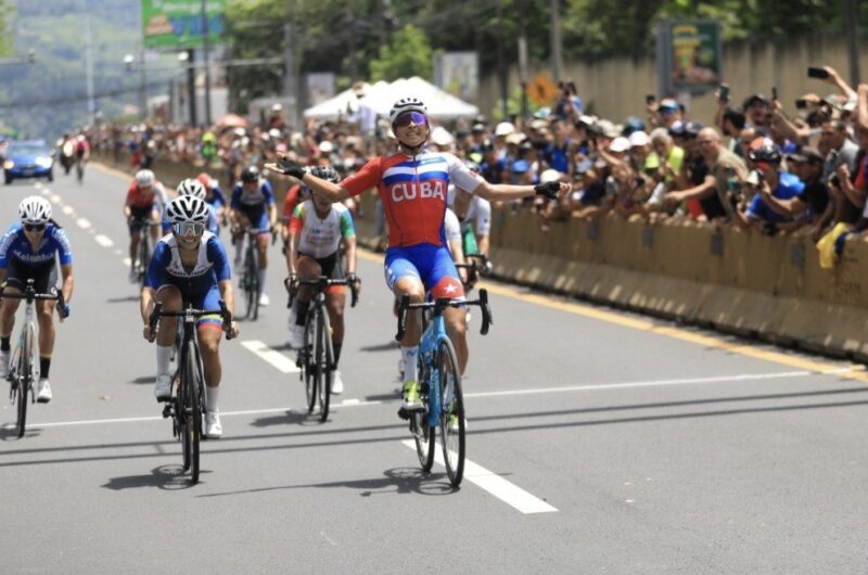Imagen de la noticia ‛Arlenis Sierra wins gold at Central American Games road race in San Salvador’