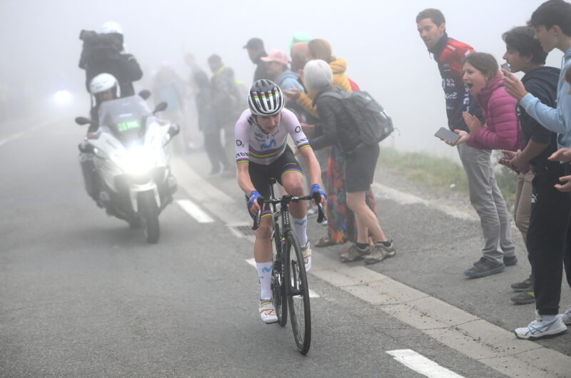 Imagen de la noticia ‛Van Vleuten (3rd) gives it her all at challenging Col du Tourmalet stage’